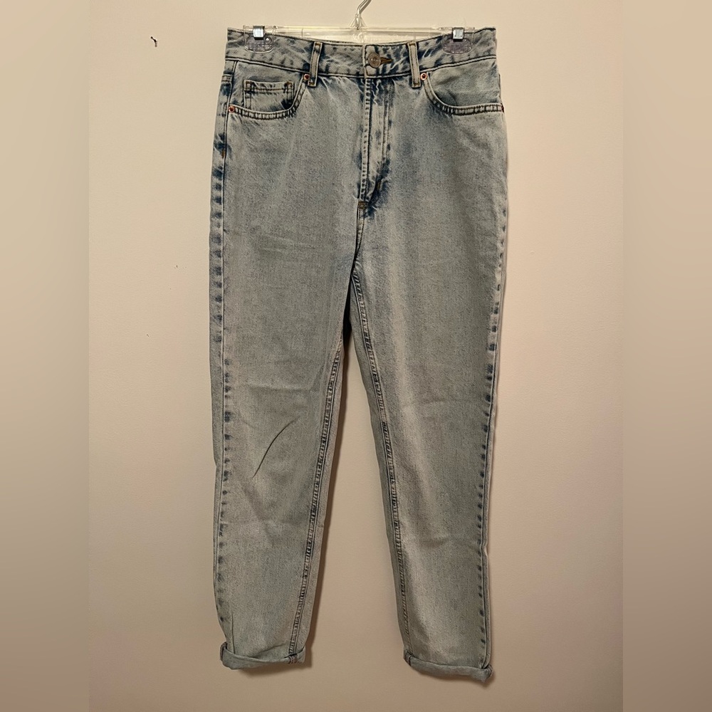 BDG Light Wash Mom High-Rise Jeans | Size 29 |